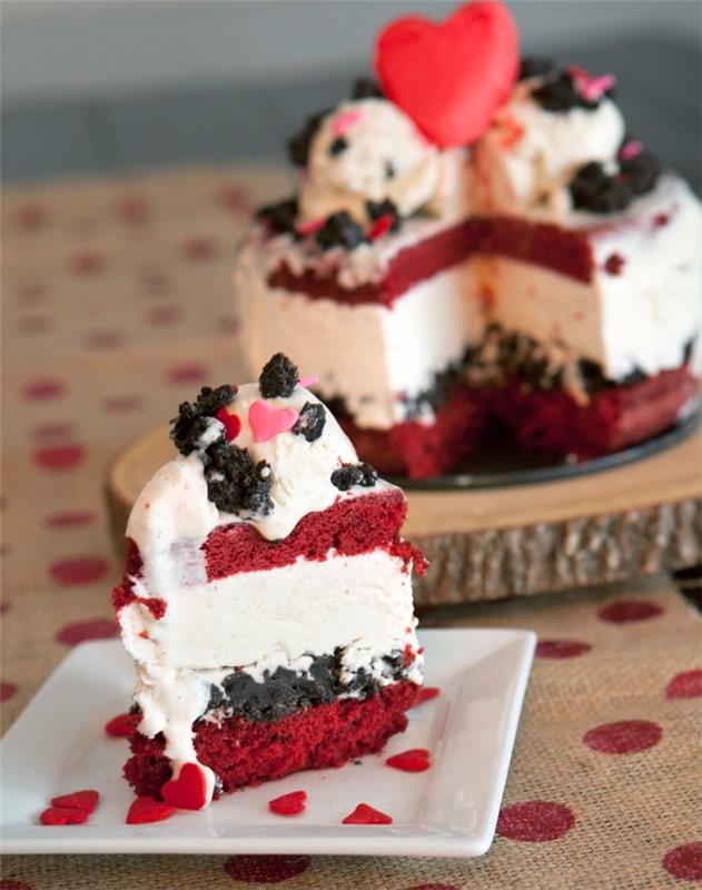 romantický recept na piškótu z bieleho syra a červeného zamatu, nápad na dezert zo zamatového koláča na Valentína