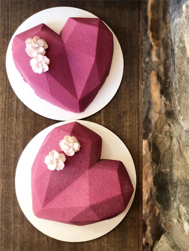 aký dezert na valentínske jedlo, originálna šablóna koláča v tvare srdca na sviatok zamilovaných?