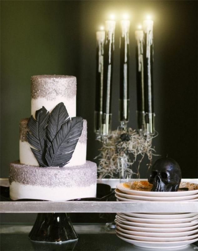 halloween dekorera idéer, halloween bordsdekoration med vit och svart tårta och svarta ljus