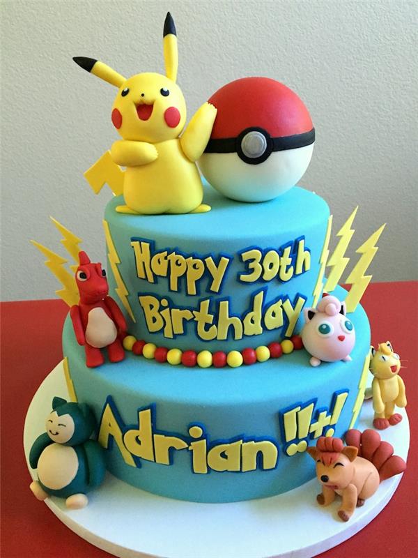 narodeninová torta, červená poleva, žltá marcipánová figúrka pikachu, ozdoba pokemonovej torty