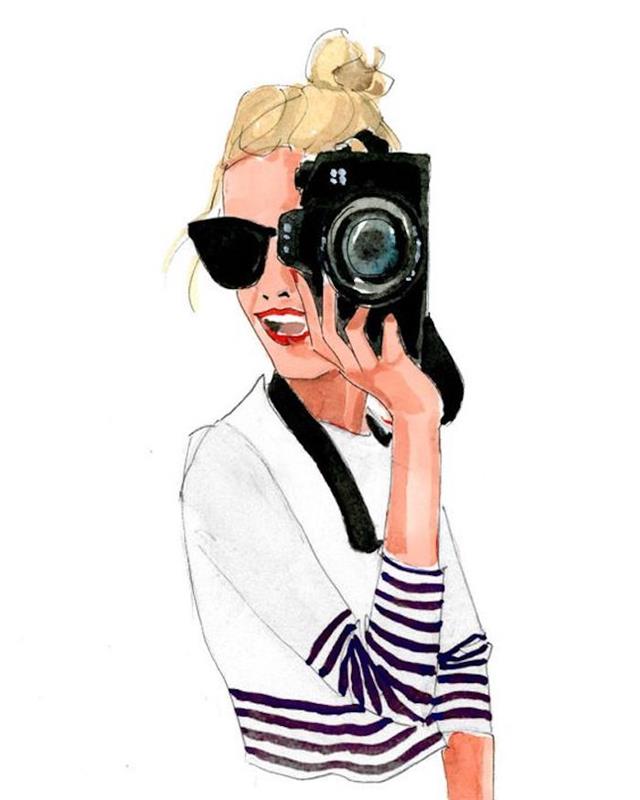 dievča držiace fotoaparát, na sebe bielu blúzku, kreslenie obrysov, čierne slnečné okuliare, blond vlasy