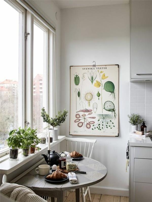 pärlgrå färg i köket med halvrunt format bord stora ljusa fönster