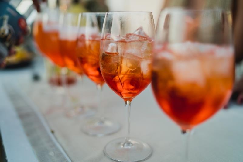 isbitar söt bitter sprit recept aperol spritz champagne mousserande vatten