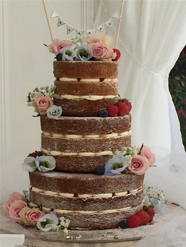narodeninová torta pre dospelých, niekoľko dezertov, kakaový koláč, ozdobné ruže