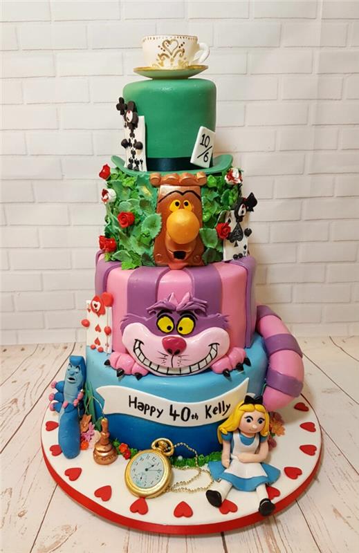 farebná zvieracia torta, štyri poschodia, sochy zvierat a hrnček na kávu, zábavná torta k 40. narodeninám