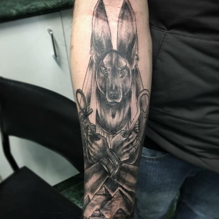 tetovanie veľkého vlka na ruku, mužská šablóna tetovania v čiernej farbe