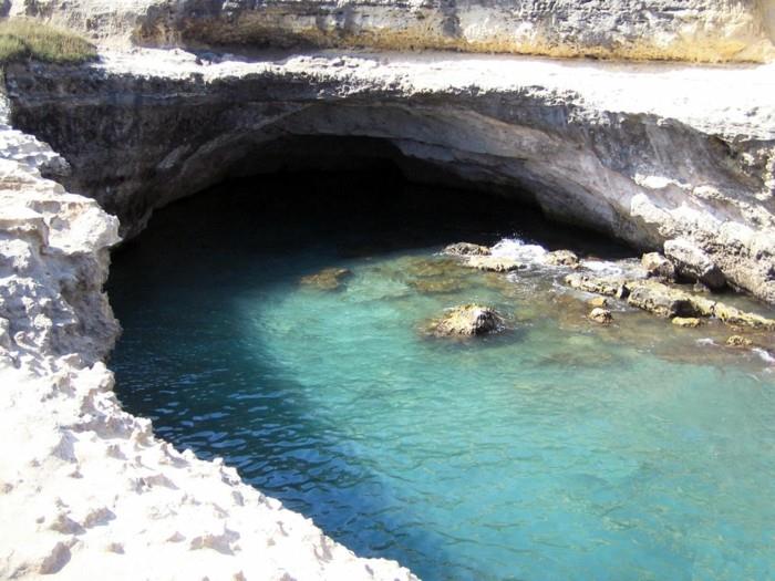 grotta-della-poesia-grotta-av-poesi-naturliga-simbassänger-Korsika