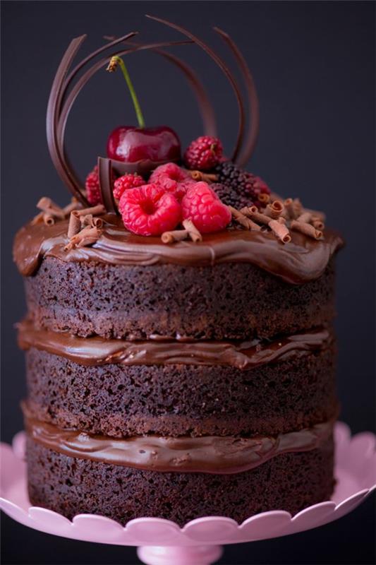 chokladkaka-läcker-jordgubbe-körsbär-tårta