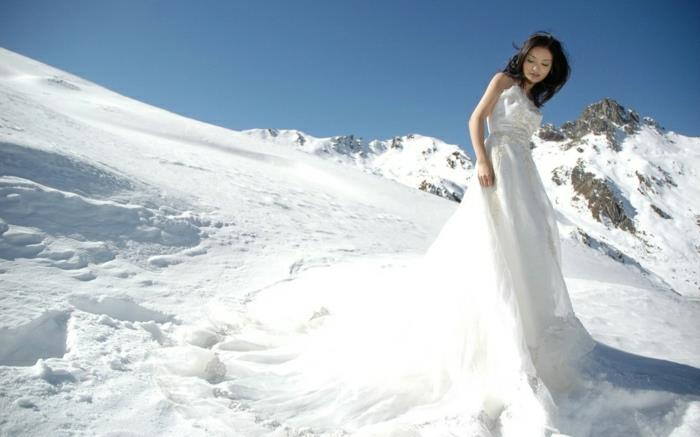 výška snehu-snehové podmienky-alpské-fotografie-biele šaty