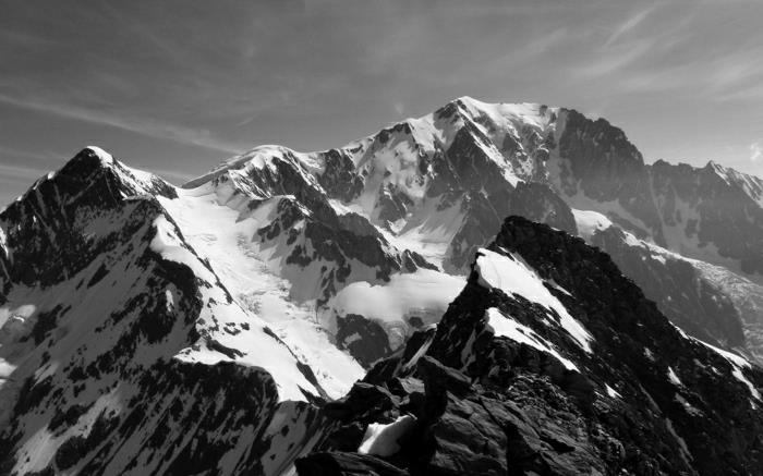 výška snehu-snehové podmienky-alpské-fotografie-submisívne-sivé