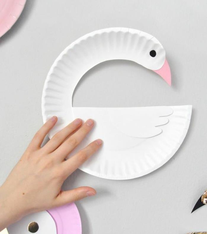 nápad, ako urobiť labuť z papierového taniera, manuálna aktivita základná škola materská škola, kreatívne koníčky