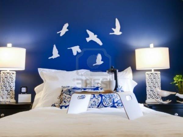 vuxen-sovrum-målning-idé-i-blå-och-vitt