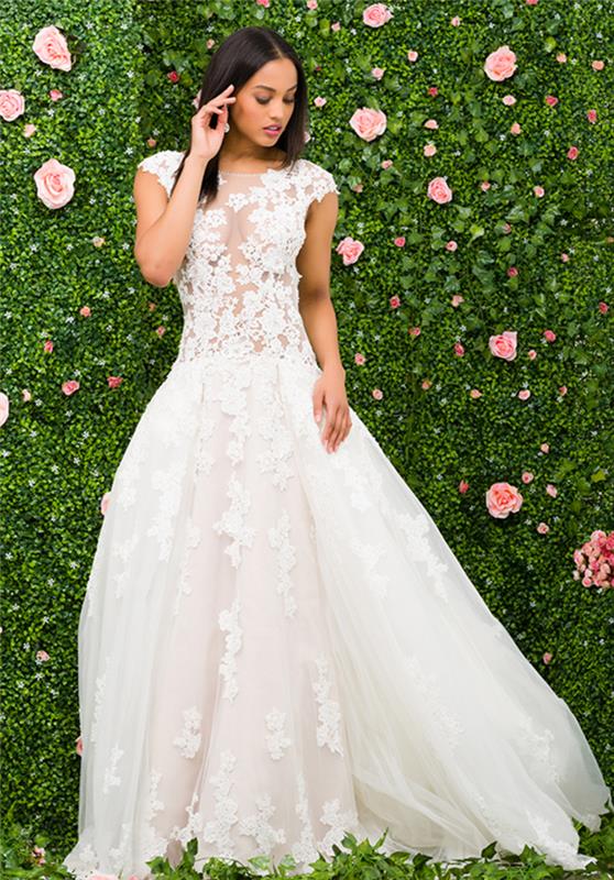 Vestito Bianco con Ornamenti، vestito da sposa Principessa، ragazza con Capelli neri