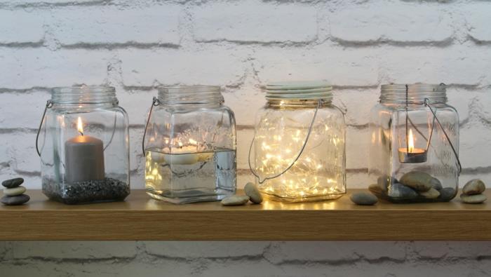 Barattoli di vetro utilizzati come delle lantern e portacandele e fili luminosi