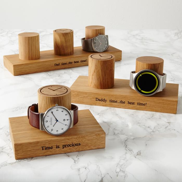 Vianočný darček pre mužov, ktorí milujú hodinky, elegantný drevený stojan na hodinky s nápisom