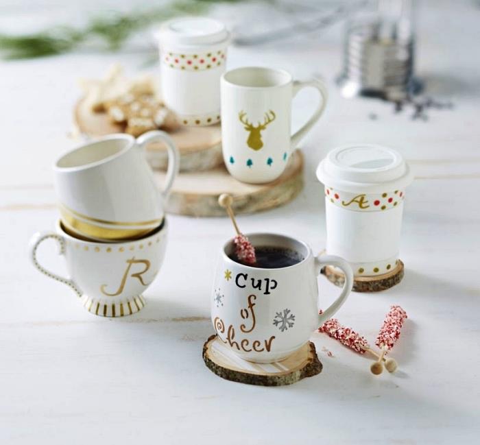 Remeslá pre dospelých s vianočnou tematikou, prispôsobené hrnčeky na kávu so zlatou porcelánovou farbou