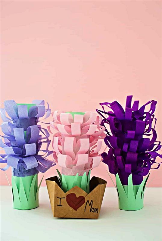 črepníkové kvety vyrobené výlučne z papiera, ktoré môžete ponúknuť ako darček ku Dňu matiek, ručne vyrobený darček ku dňu matiek