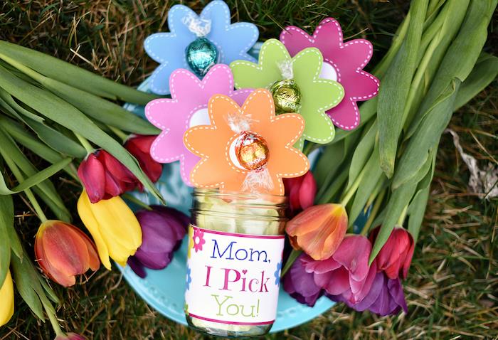 Gör en present till sin mamma, godisbukett, morsdagskort, text för mors dag, trevlig fotoidé att skicka, lindorgodis