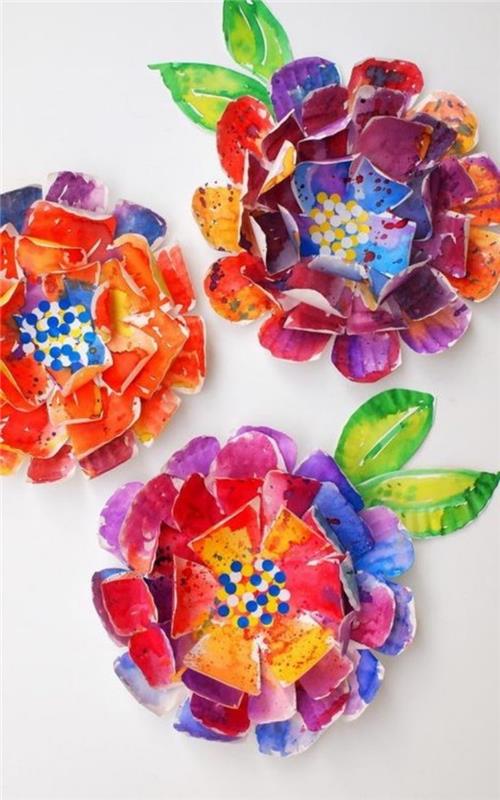 nápad, ako vyrobiť kvety na papierové taniere, prelakované na rôzne farby, predstava dekorácie domu, primárna ručná činnosť, materská škola