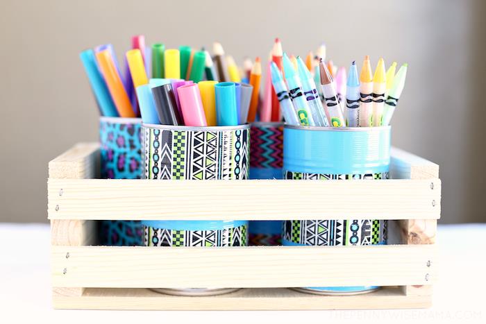 nápad na dekoráciu recyklovaný plech môže byť transformovaný na kelímok na ceruzku ozdobený farbou a washi páskou zafarbenou vzormi ručné činnosti deti