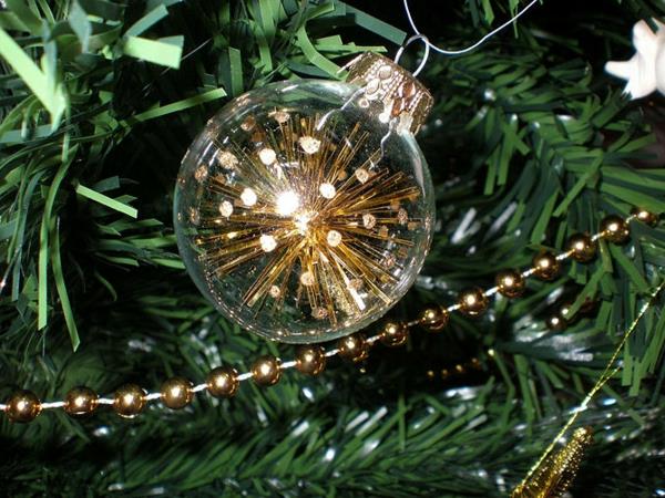 zdobenie-vianočný stromček-ozdoba-borovica