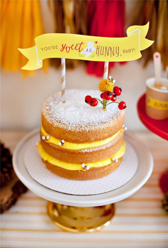 فكرة لتزيين عيد ميلاد الطفل حول موضوع النحل ، كعكة متدرجة بدون تثليج
