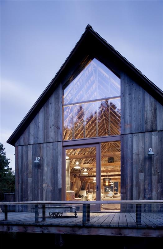 projekt transformácie stodoly na obydlie, interiérový dizajn rustikálnej obývačky s vysokým dreveným trámovým stropom