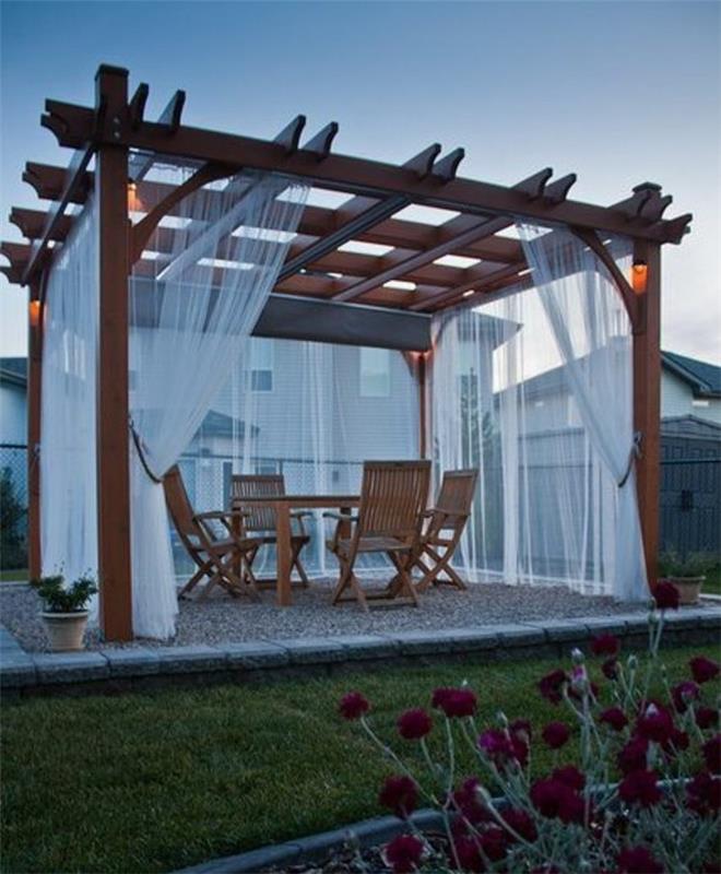 mycket-elegant-trä-pergola-idé-mycket-ljus-vit-pergolagardiner