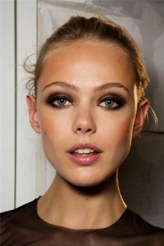 večerný makeup-nápad-na-modré-oči-očné tiene-modré-oči