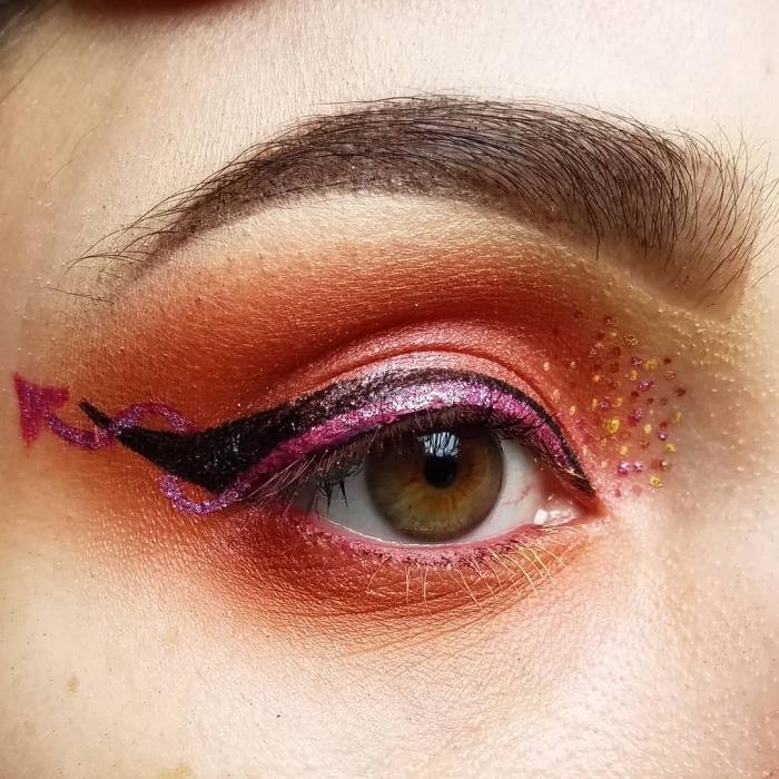 enkel halloween -sminkidé för en sista minuten -förklädnad, orange, svart och lila ögonmakeup med djävulssvans -eyeliner