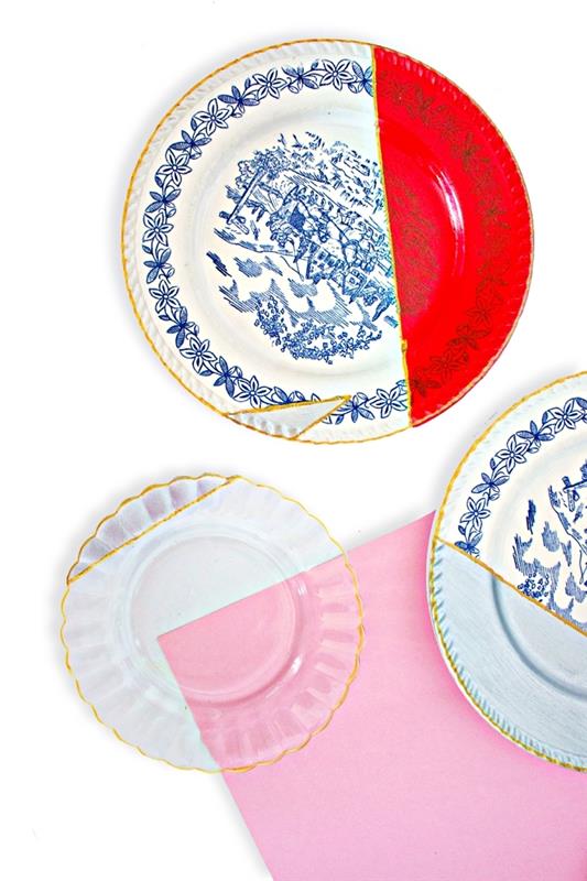 vintage porcelánové taniere s maľovanými geometrickými vzormi, prispôsobte starý riad porcelánovou farbou