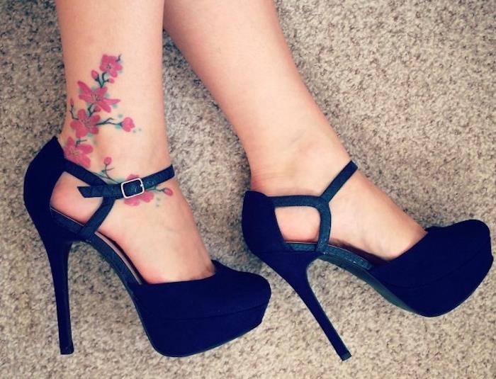 kytica kvetov ako žena členok tetovanie vo farbách