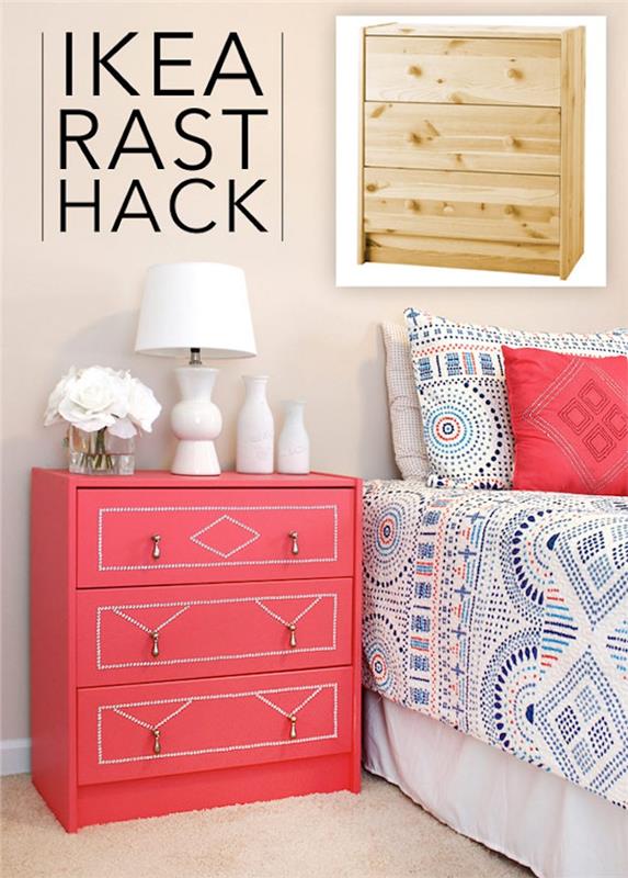 farba na nábytok, komoda ikea zo svetlého dreva prelakovaná ružovou farbou, bielo -modrá posteľná bielizeň, béžový koberec, biele dekoratívne doplnky