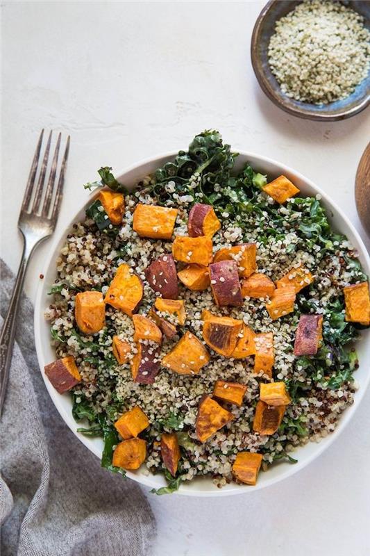 Enkelt recept på höstens squashsallad med quinoa och grönkål