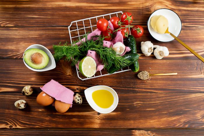 ingredienser som behövs för att göra en original påskstarter, recept på äggmimosa i majonnäs, äggulor, avokado