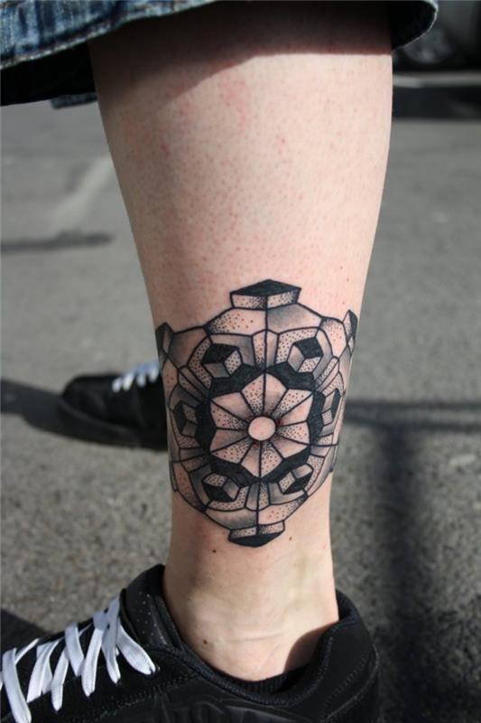 bodkované tetovanie tvorené geometrickými tvarmi v dokonalej symetrii