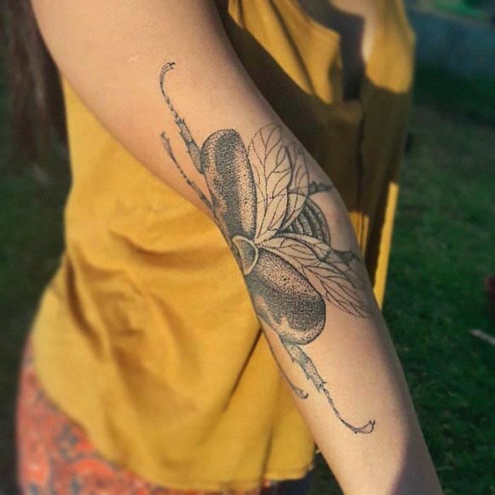 Tetovanie priateľstva, tetovanie na predlaktie krásne minimalistické tetovanie, originálna myšlienka tetovania, ktoré sa pohybuje, keď hýbeme rukou