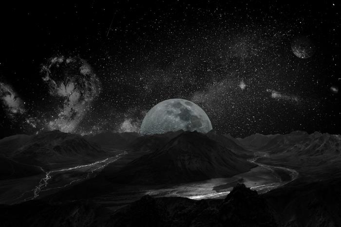 خلفية الفضاء المظلم ، صورة بيضاء وسوداء مع اكتمال القمر والسماء المرصعة بالنجوم كخلفية للكمبيوتر الأصلي