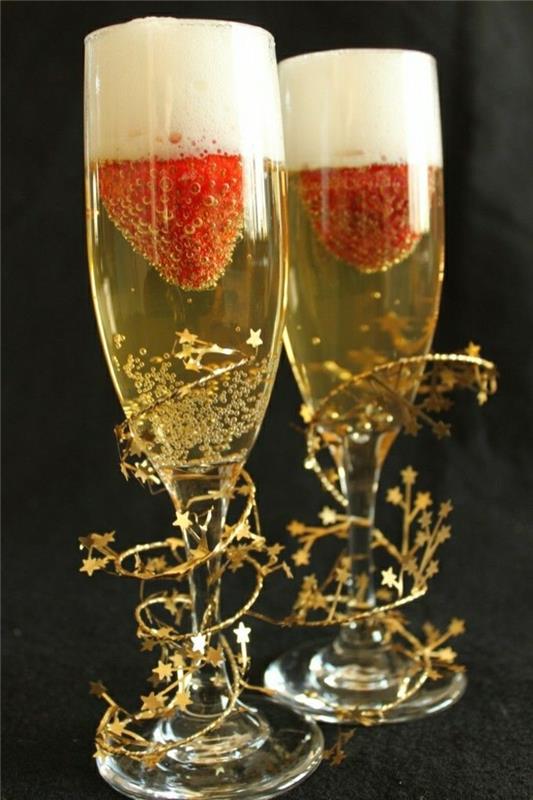 inspiration-trevlig-champagne-flöjt-champagne-glas-hallon-gyllene kopp