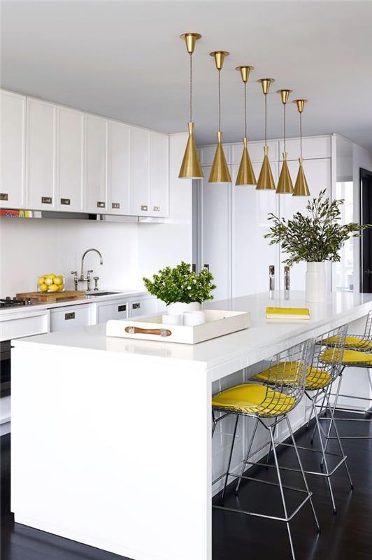 Žlté vysoké stoličky natierajú nápady na farby pre kuchyne, trendy v kuchyni do roku 2020