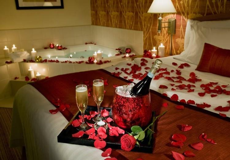 inspiration-champagne-flöjt-champagne-glas-rosor-romantisk-rum