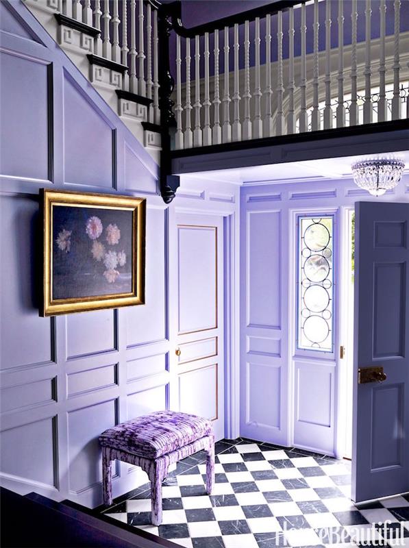 interiér purpurovej farby, maľba chodby purpurového domu, vchod domu do levanduľovej farby