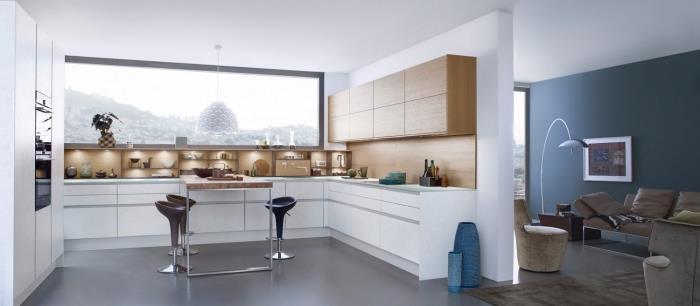 príklad modernej kuchyne v tvare písmena U s veľkým oknom a voľným priestorom, predstava o osvetlení pod skriňou v súčasnej kuchyni