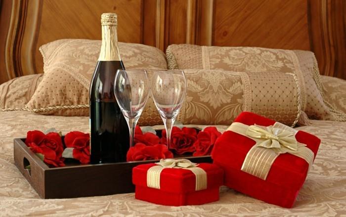 intressant-foto-romantisk-sovrum-säng-champagne-rosor