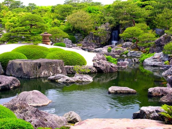 japonská záhrada-bazén-a-skaly