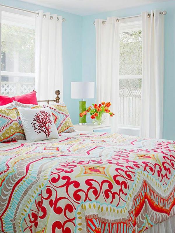 säng-kast-täcke-natt-omslag-färgade-gardiner