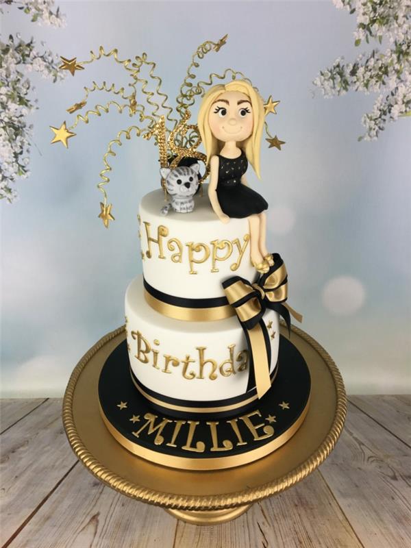narodeninová torta čiernobieleho dievčaťa, mačka a dievča, ktoré sedeli na torte