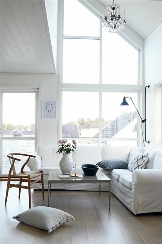 pekná obývačka-strop-klobúk-interiér-škandinávsky-tmavá-parketová podlaha
