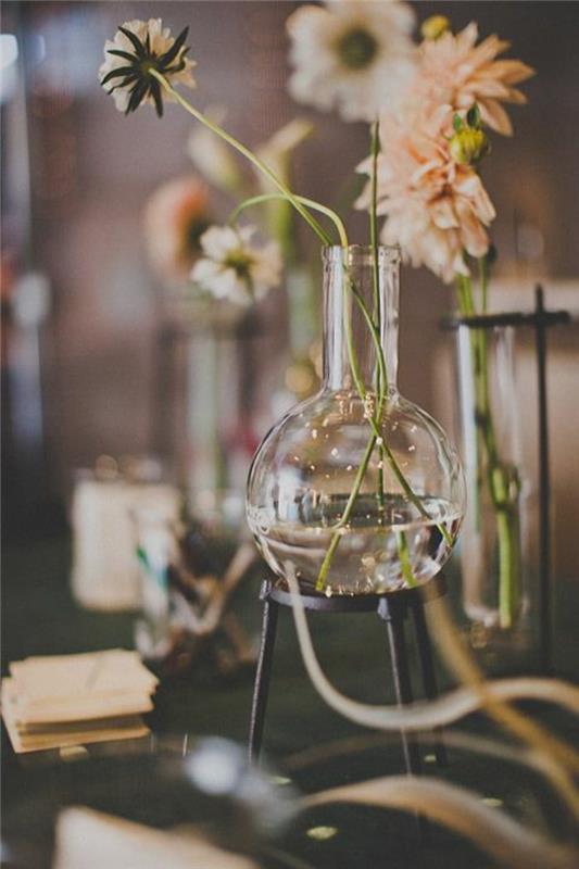 vackert-cylindrisk-glas-vas-hur-att-dekorera-en-vas-med-blommor-transparent-glas-vas