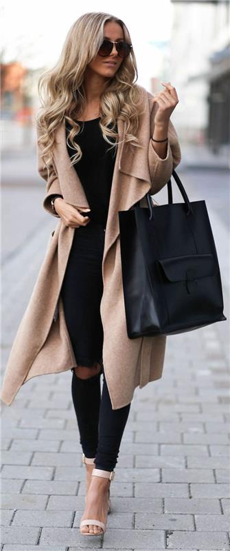 pekne prešívaná bunda-žena-lacno-béžová-pre-blond-dievčatá-kabelka-čierna